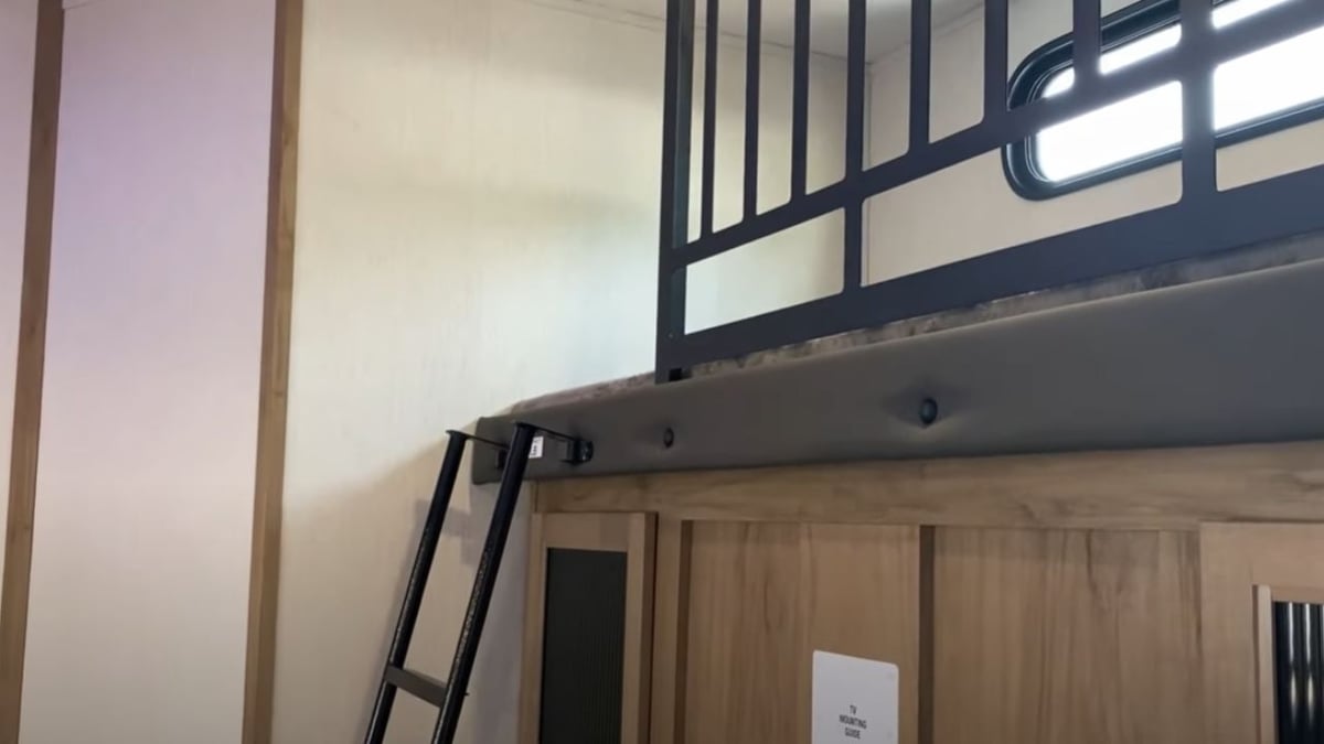 Arctic Wolf 3810 Suite Bunk