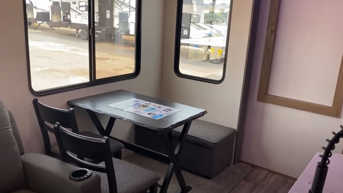 Arctic Wolf 3810 Suite Dining