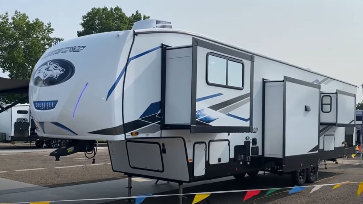 Arctic Wolf 3910 Suite