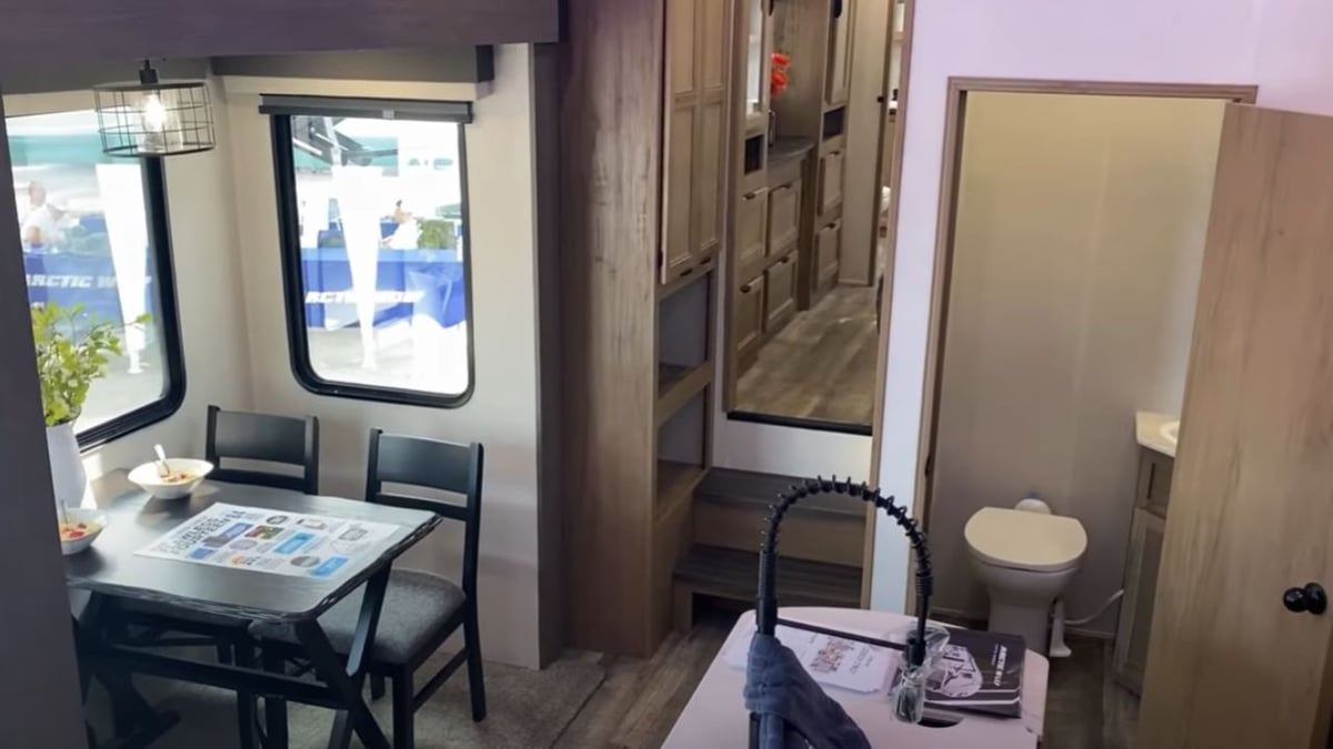 Arctic Wolf 3910 Suite Dining and Kitcen