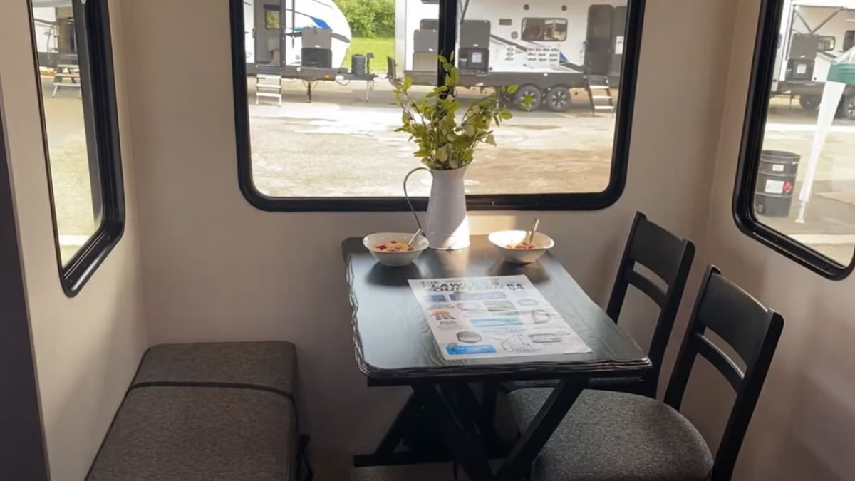 Arctic Wolf 3910 Suite Dining