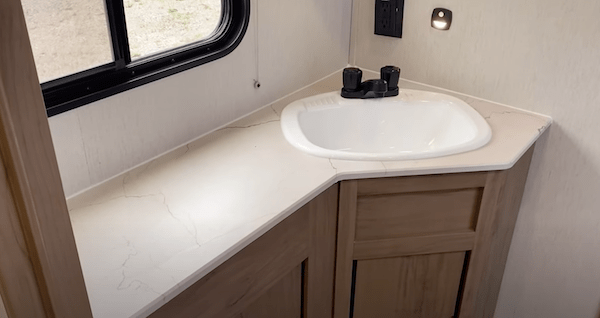 Alpha Wolf 23LDE bathroom counter space