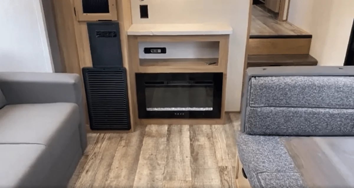 Arctic Wolf 23MLE Fireplace