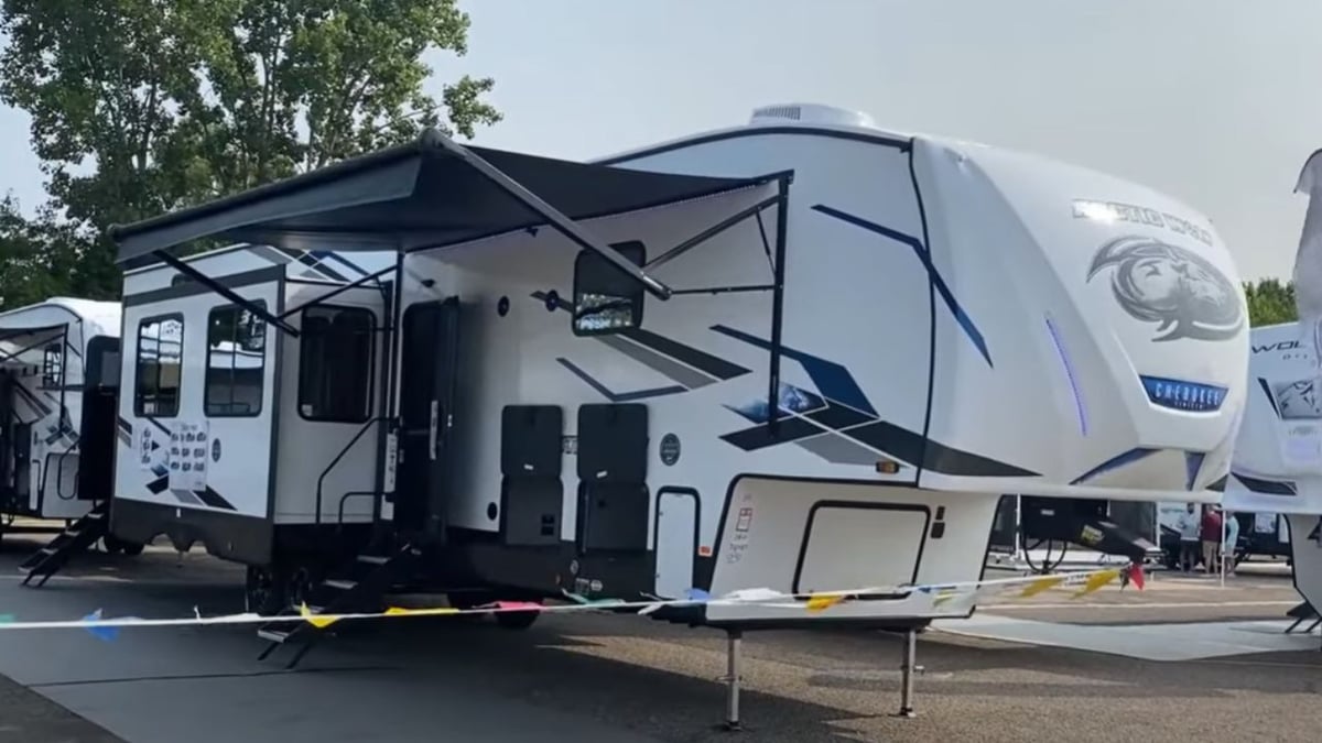 Arctic Wolf 3810 Suite