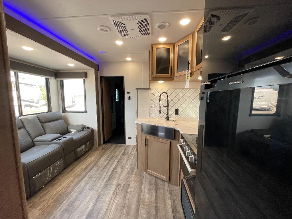 Wolf Pack 32PACK13 living and kitchen