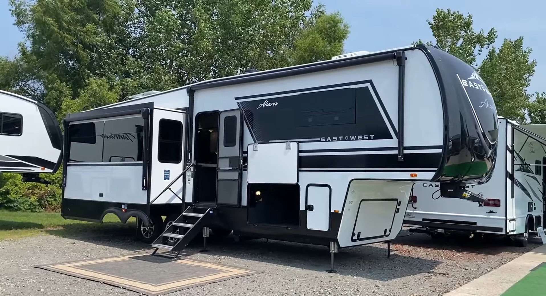 325RL Ahara Fifth Wheel Exterior