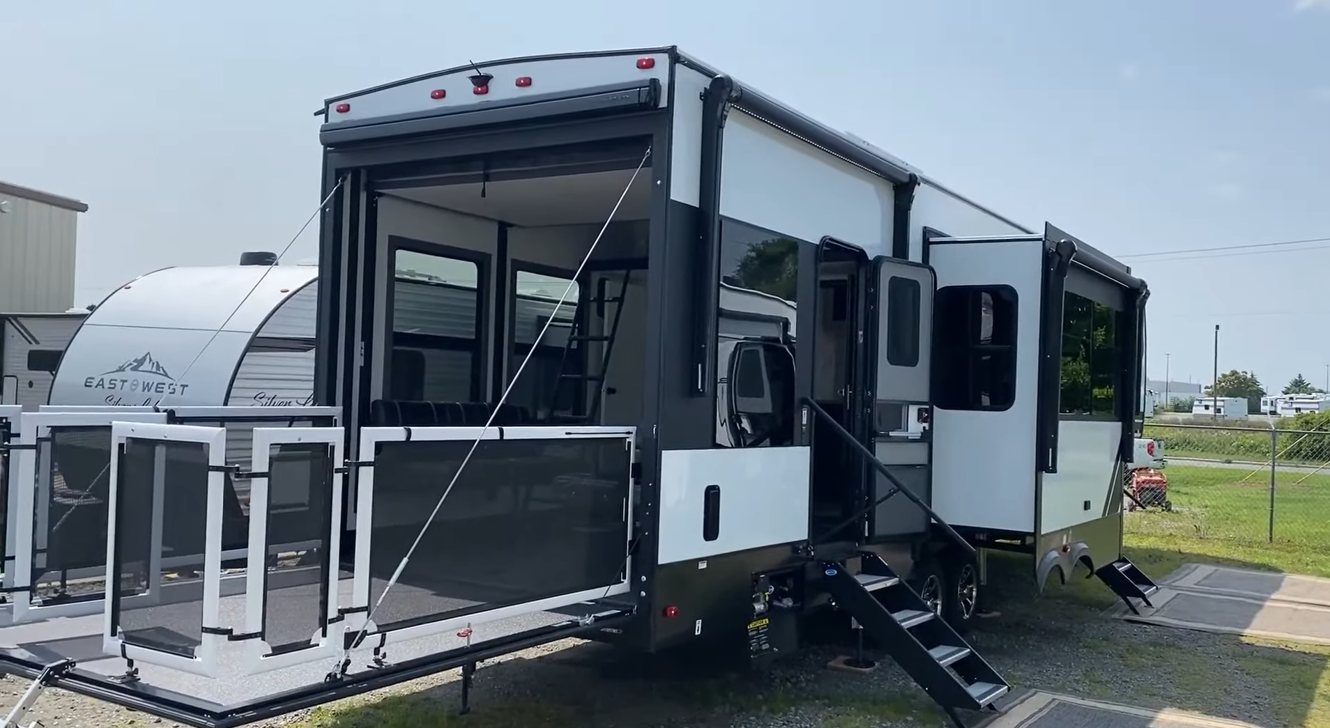 350KTH Takoda Toy Hauler Exterior Rear