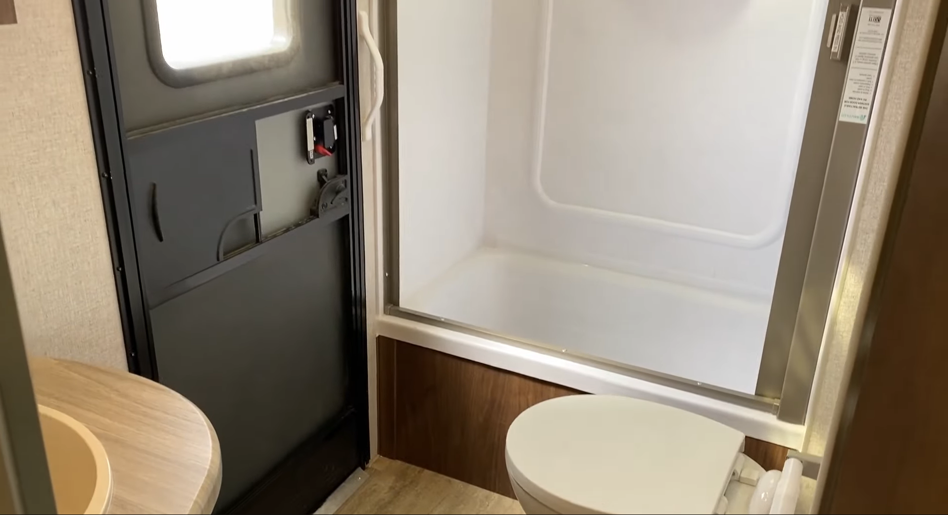 2023 Nash 29S Direct Entry Bathroom