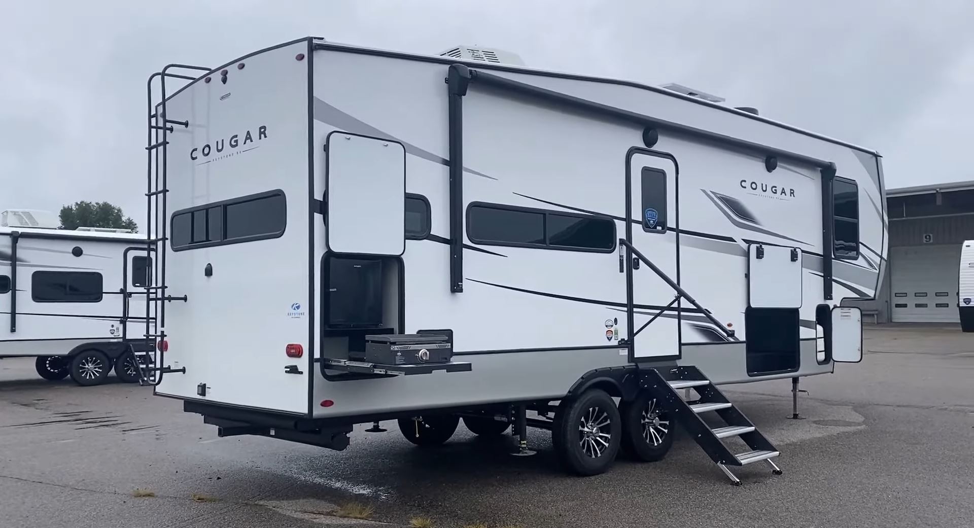 Cougar 260MLE Exterior rear open