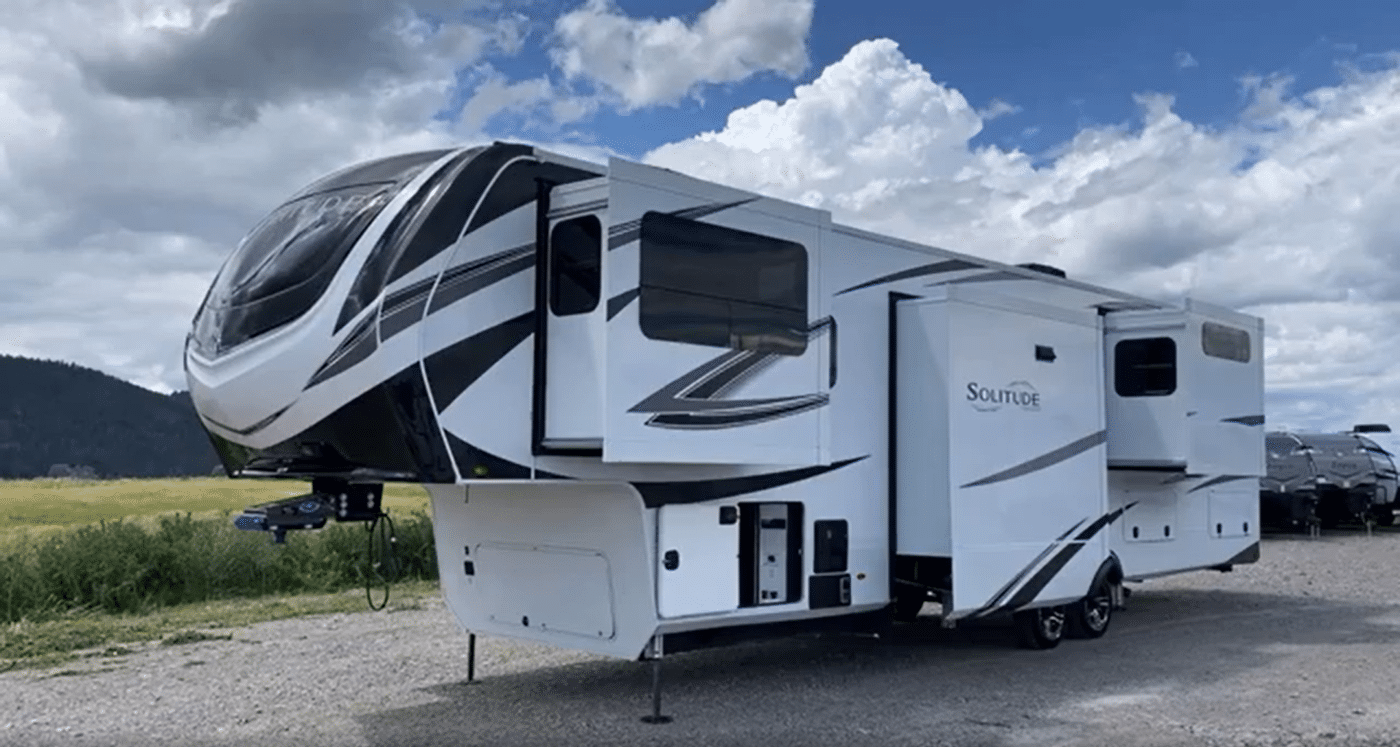 Solitude 380FL exterior